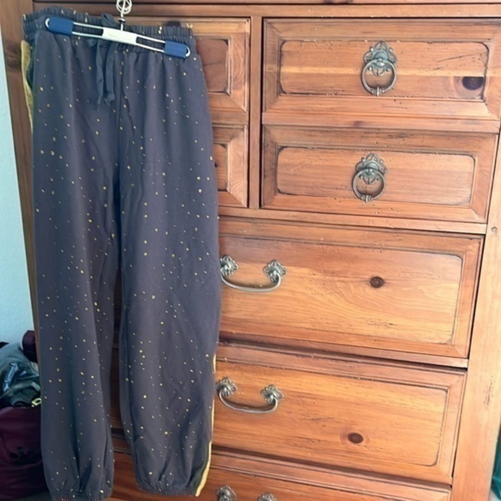 Mystree Women’s Charcoal Gray And Yellow Joggers Size Large NWT